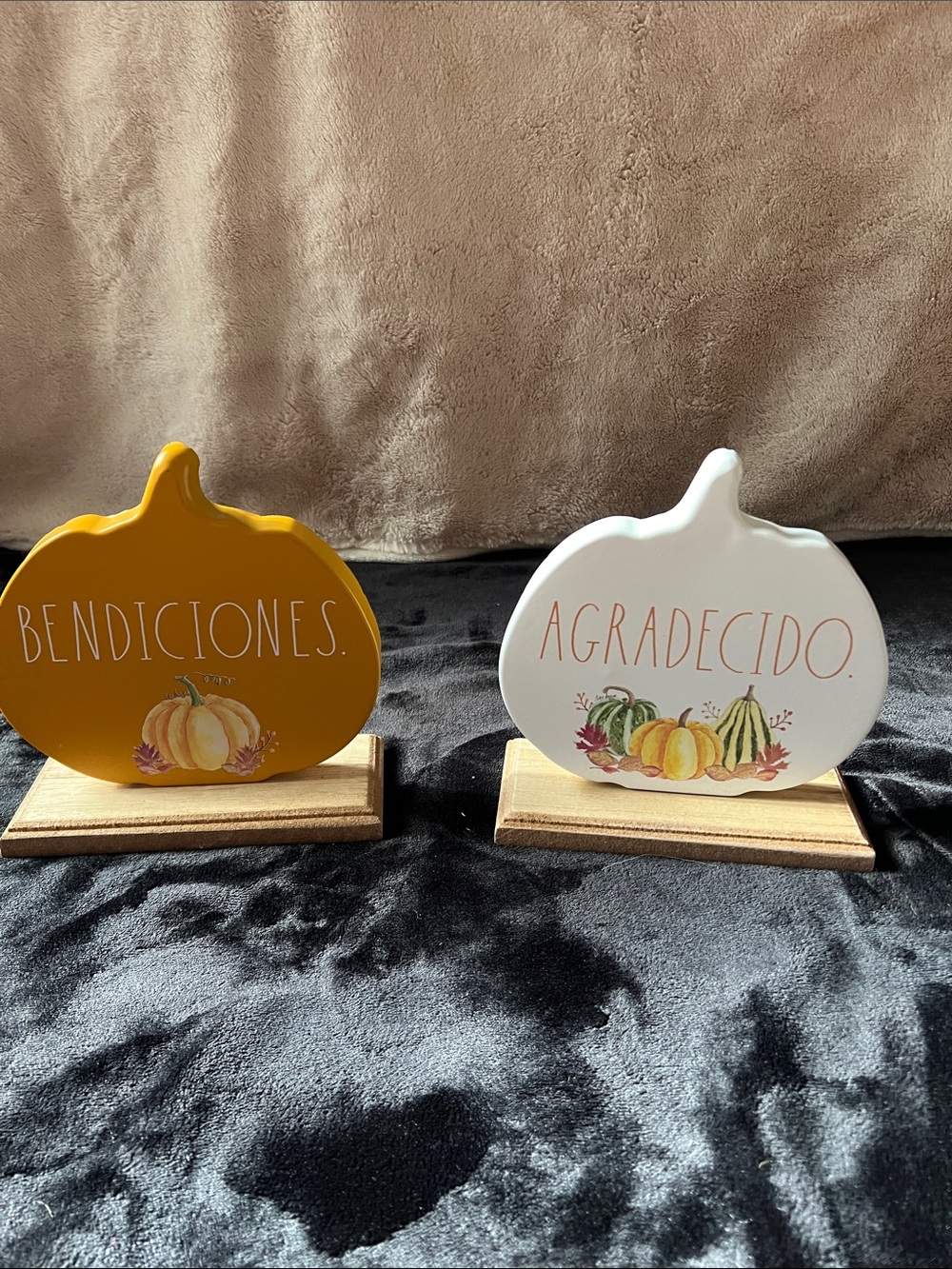 Bendiciones & Agradecido Pumpkin Wood Accent Signs - Yellow and White